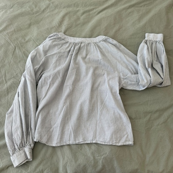 H&M blouse- size 2 - Picture 4 of 4